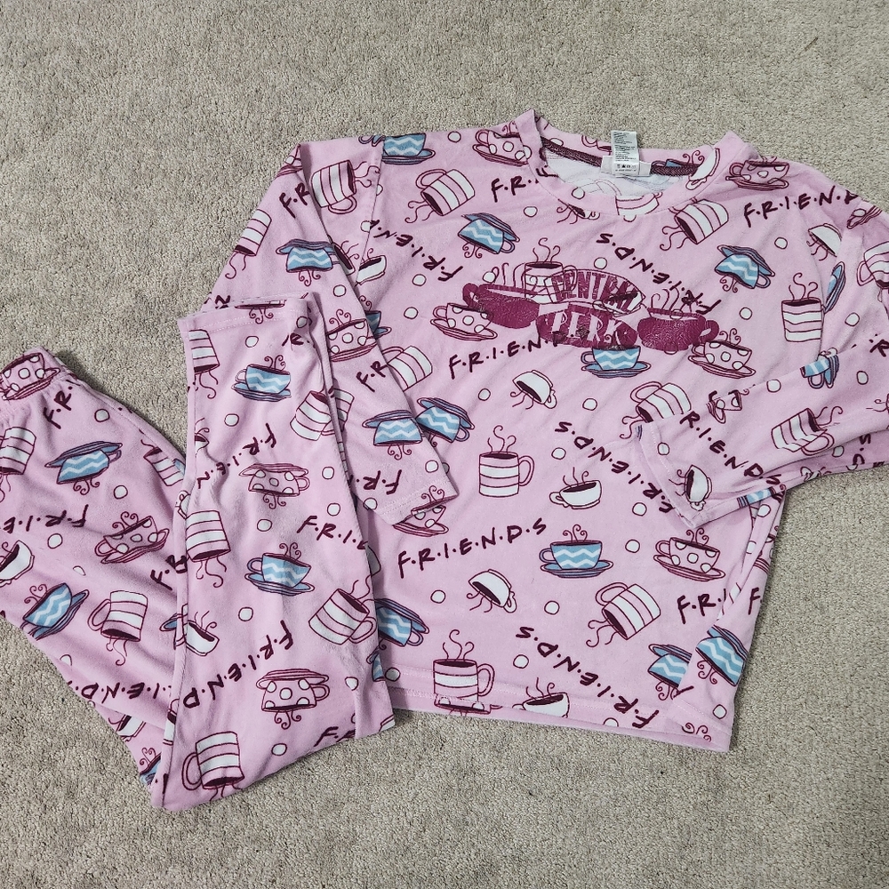 FRIENDS 2pc pajama set size small